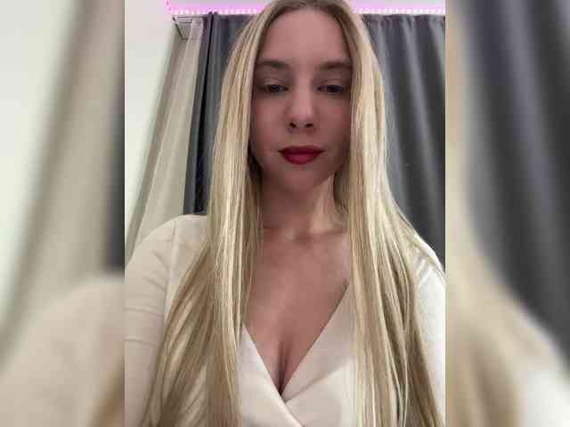 LolaDoll webcam