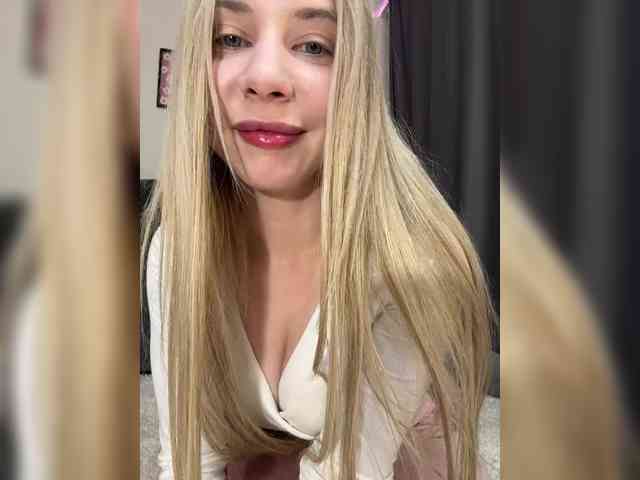 LolaDoll webcam