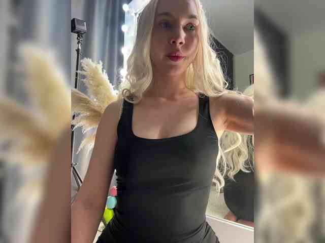 LolaDoll's webcam live show
