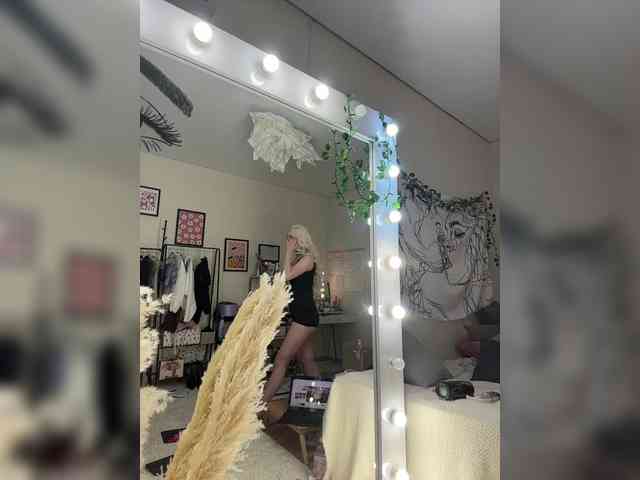 LolaDoll's webcam live show