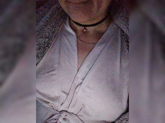 Vikki-vik's BongaCams show and profile