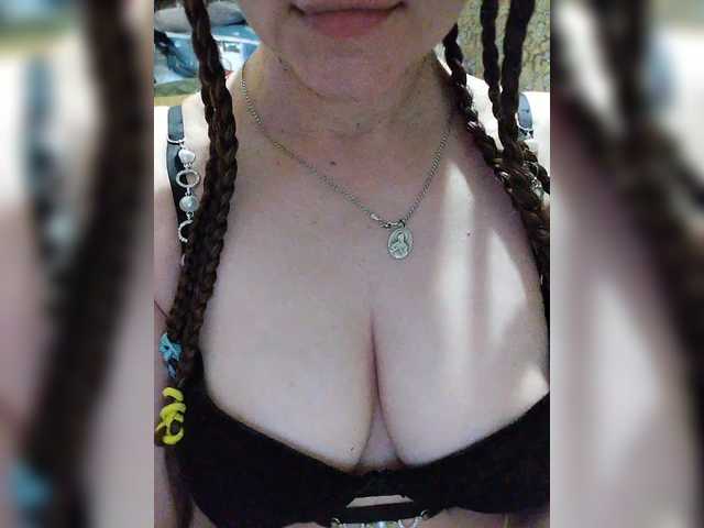 Vikki-vik's BongaCams show and profile