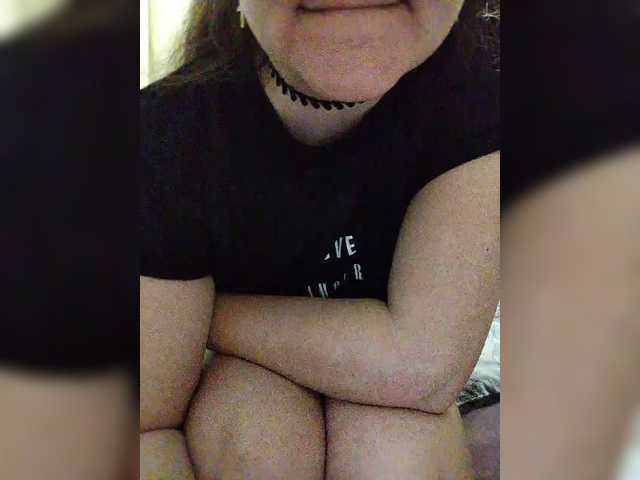 Vikki-vik's BongaCams show and profile