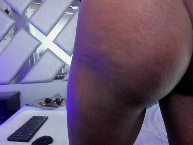 Lorenn-Hill1 webcam bongacams model stream image