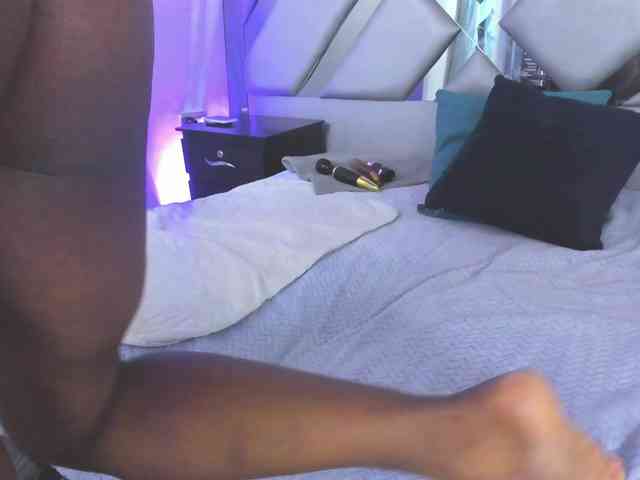 Lorenn-Hill1 Lorenn-Hill1