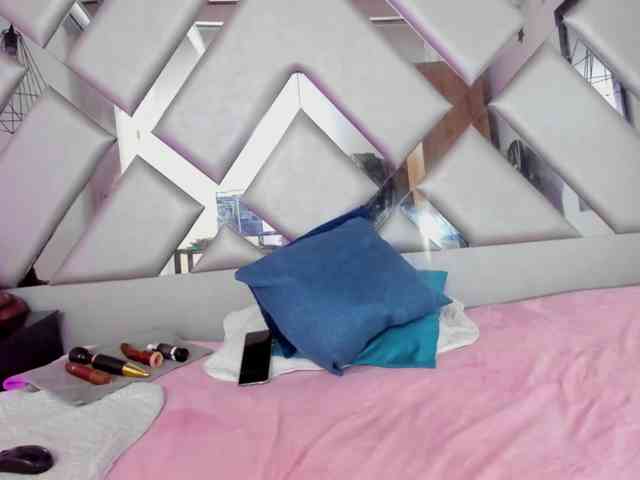 Lorenn-Hill1 webcam