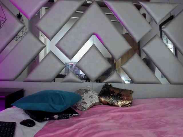 Lorenn-Hill1 webcam