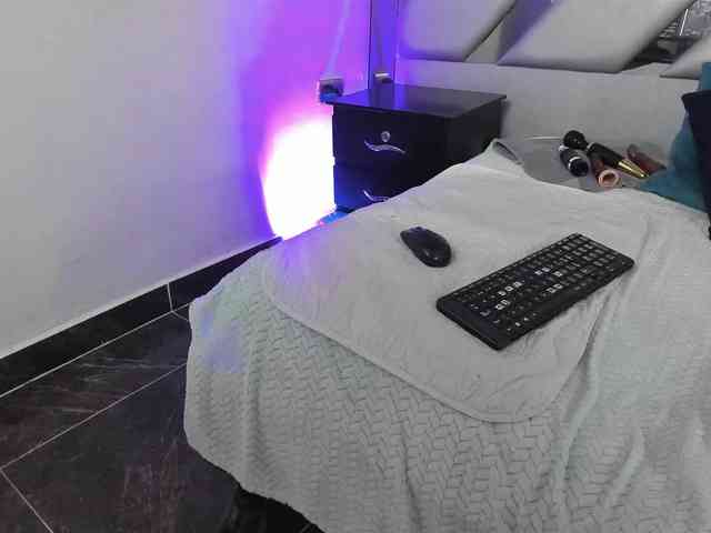 Lorenn-Hill1 Lorenn-Hill1