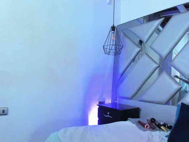 Lorenn-Hill1 Lorenn-Hill1