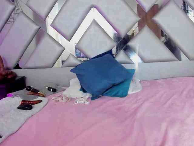 Lorenn-Hill1 webcam