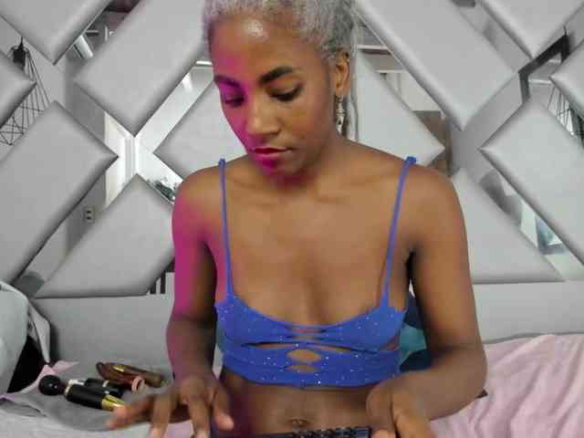 Lorenn-Hill1 webcam