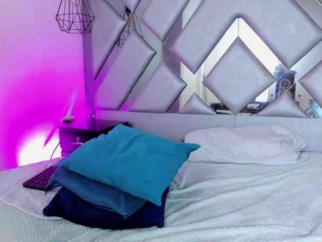 Lorenn-Hill1 webcam