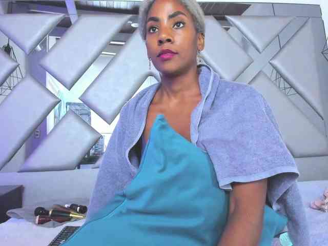 Lorenn-Hill1 Lorenn-Hill1