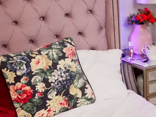 JenniferLovve's BongaCams show and profile