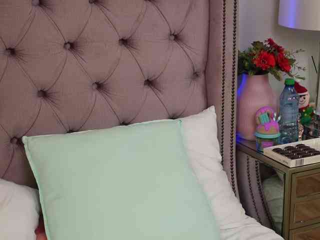 JenniferLovve webcam