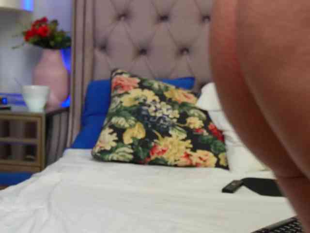 JenniferLovve webcam