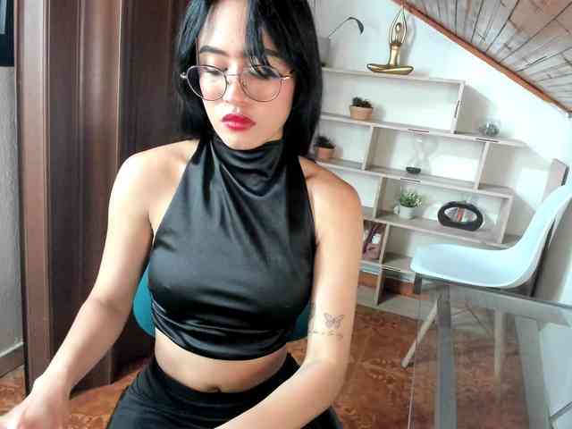 amy-lennox Live Webcam on BongaCams