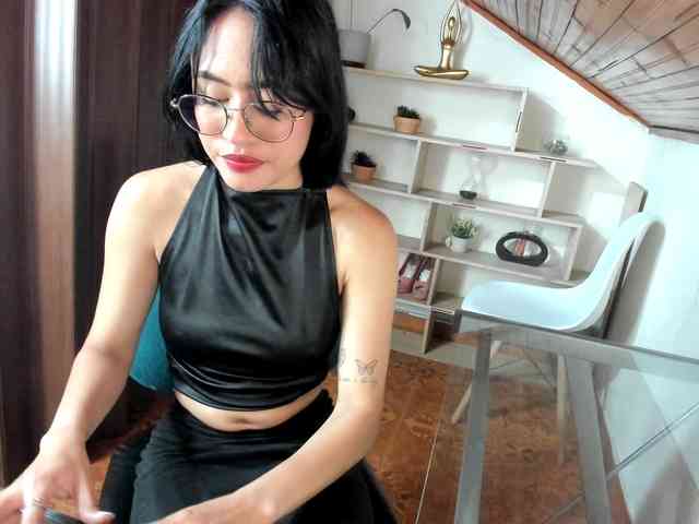 amy-lennox Live Webcam on BongaCams