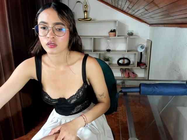 amy-lennox Live Webcam on BongaCams