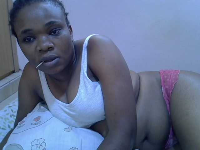 le modèle Ebonybootygirl est en webcam porno dans un show sur le site bongacams, il possède les tags suivants: Ebony,Brunette,Shaved