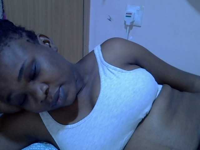 le modèle Ebonybootygirl est en webcam porno dans un show sur le site bongacams, il possède les tags suivants: Ebony,Brunette,Shaved