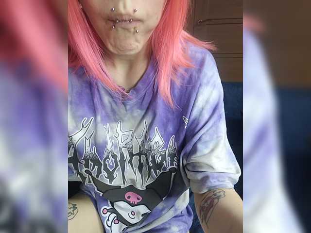 SquirtWave's BongaCams show and profile