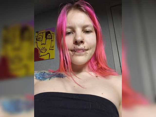 SquirtWave's BongaCams show and profile