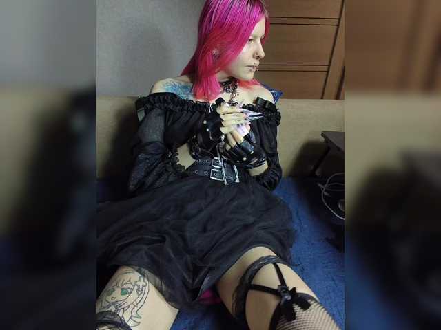 SquirtWave's BongaCams show and profile