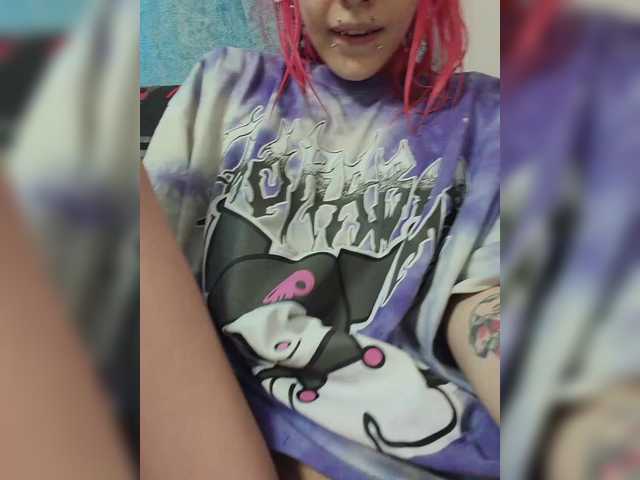 SquirtWave's BongaCams show and profile