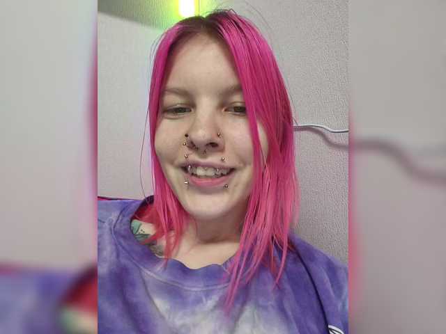 SquirtWave's BongaCams show and profile