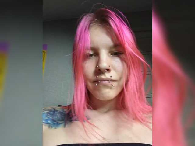 SquirtWave's BongaCams show and profile