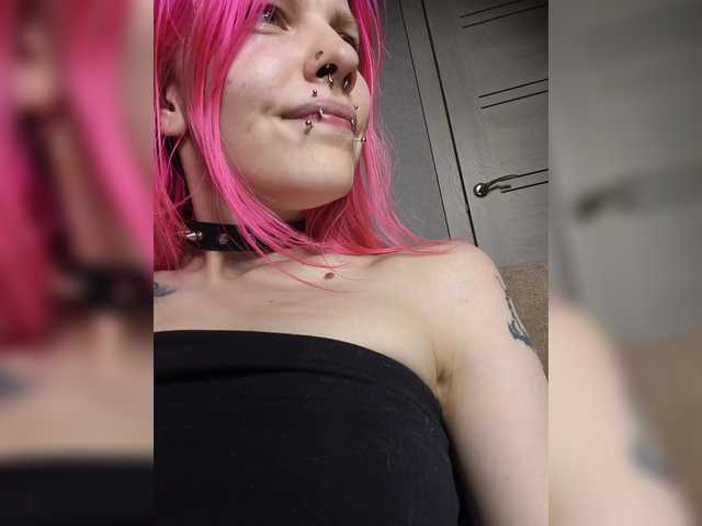 SquirtWave's BongaCams show and profile