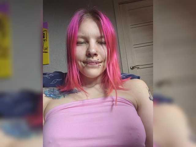 SquirtWave's BongaCams show and profile