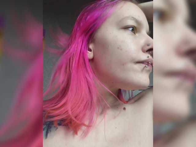 SquirtWave's BongaCams show and profile