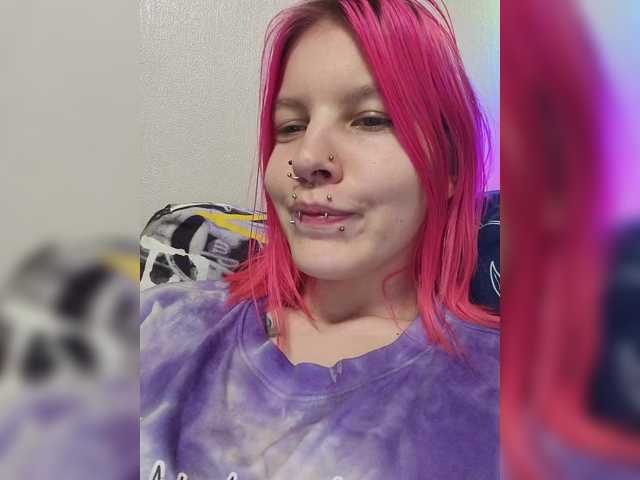 SquirtWave's BongaCams show and profile