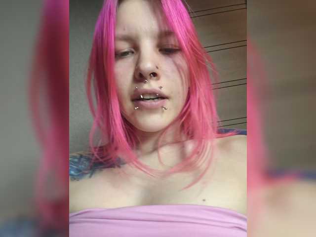 SquirtWave's BongaCams show and profile