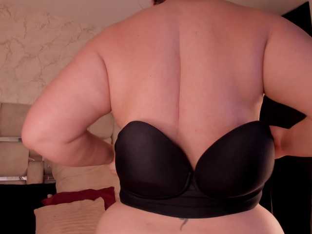 laurabassi's BongaCams show and profile