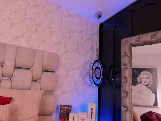 laurabassi Live Webcam on BongaCams