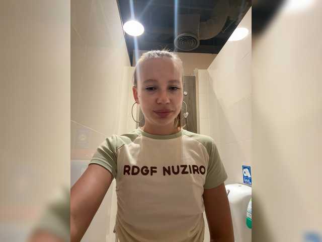 Linnea's BongaCams show and profile