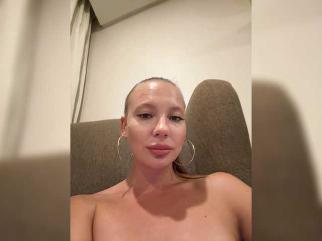 Linnea's BongaCams show and profile