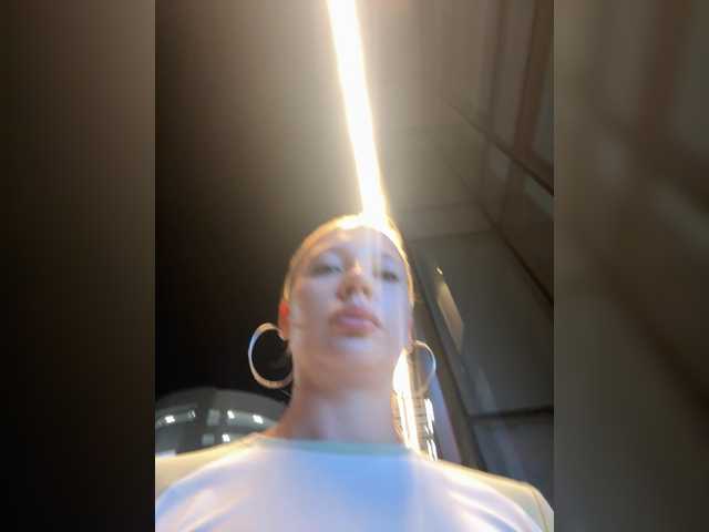 Linnea's BongaCams show and profile