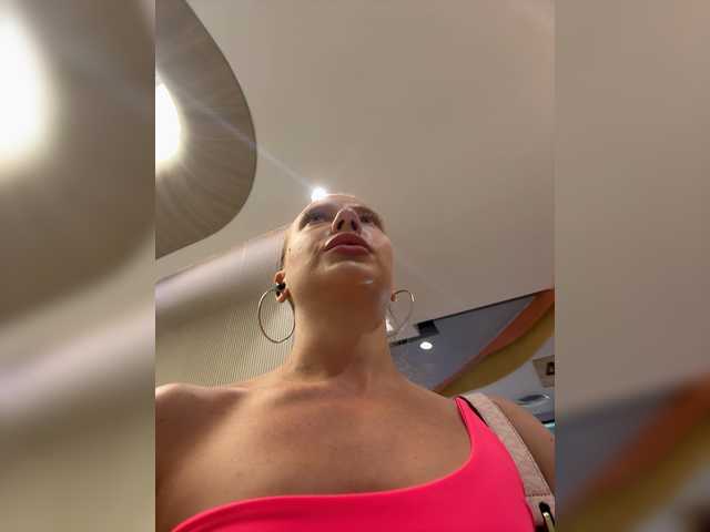 Linnea's BongaCams show and profile