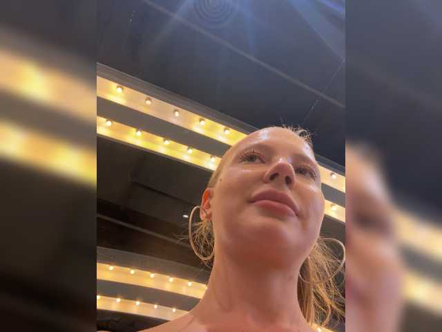 Linnea's BongaCams show and profile