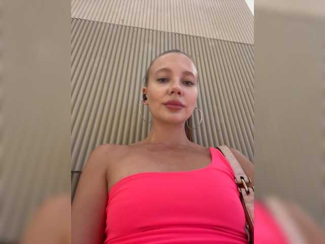 Linnea's BongaCams show and profile