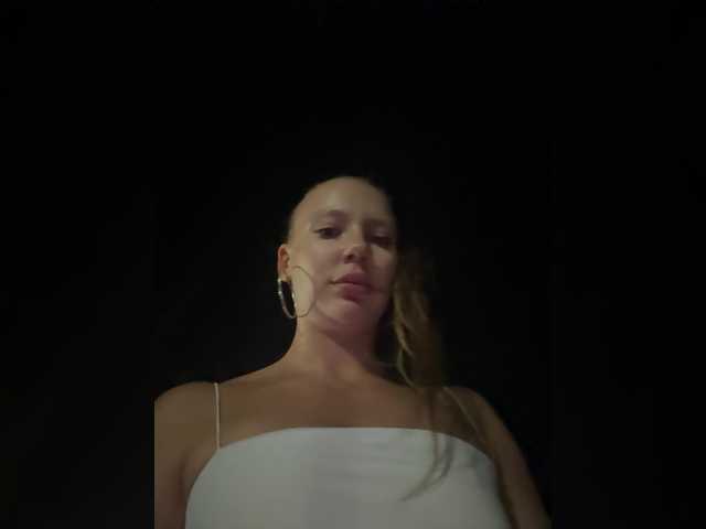 Linnea's BongaCams show and profile