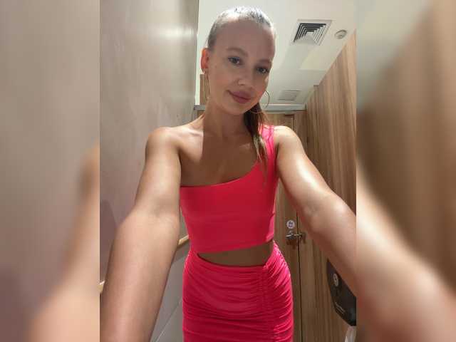 Linnea's BongaCams show and profile