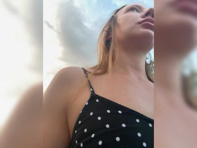 Linnea's BongaCams show and profile