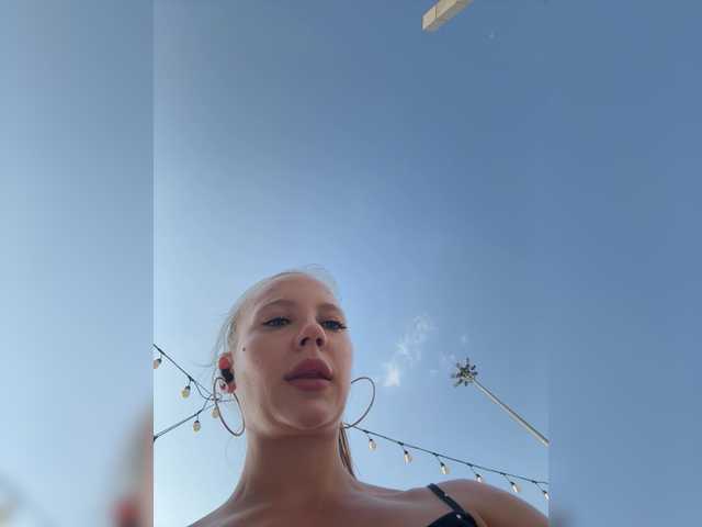 Linnea's BongaCams show and profile