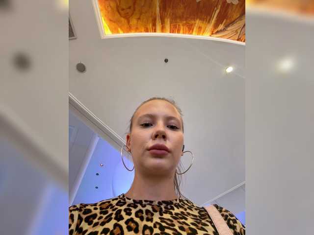 Linnea's BongaCams show and profile