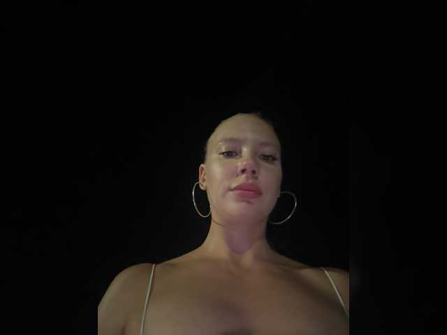 Linnea's BongaCams show and profile